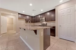 Photo #5: 2318116 Listing 