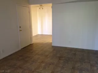 Photo #4: 2318163 Listing 