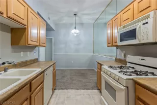 Photo #1: 2318167 Listing