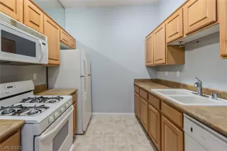 Photo #4: 2318167 Listing