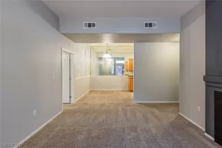 Photo #5: 2318167 Listing