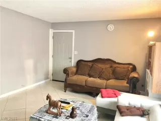 Photo #5: 2318192 Listing 