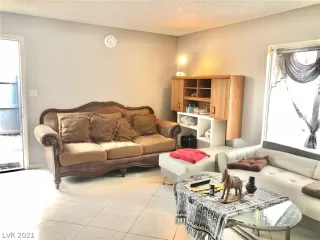 Photo #6: 2318192 Listing 