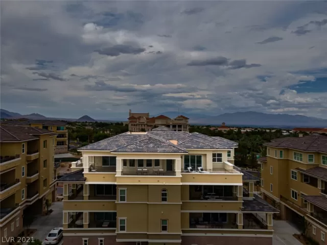 MLS: 2318205 Condo For Sale