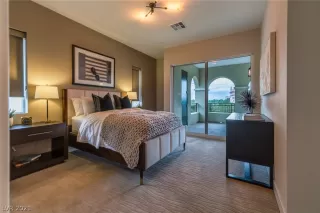 Photo #5: 2318205 Listing 