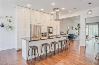 Photo #3: 2318217 Listing