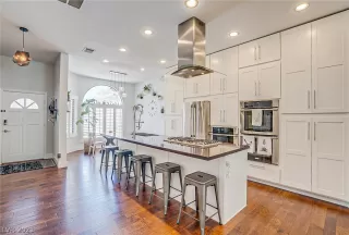 Photo #4: 2318217 Listing