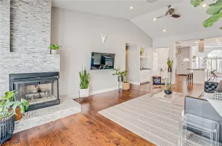 Photo #5: 2318217 Listing