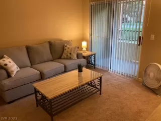 Photo #5: 2318225 Listing 