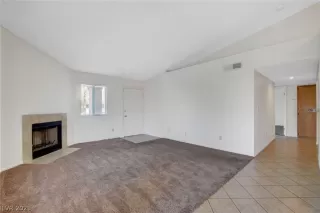 Photo #4: 2318257 Listing