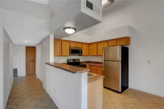 Photo #6: 2318257 Listing