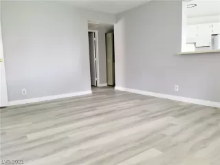 Photo #5: 2318265 Listing 