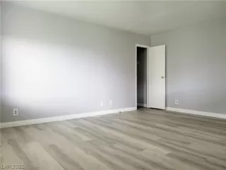 Photo #6: 2318265 Listing 