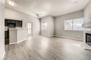 Photo #5: 2318277 Listing