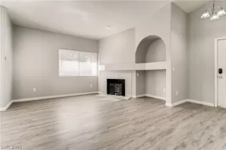 Photo #6: 2318277 Listing