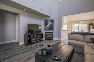 Photo #2: 2318279 Listing 