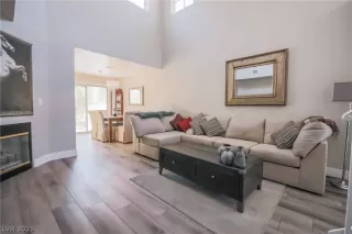 Photo #4: 2318279 Listing 