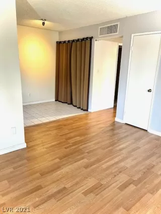 Photo #1: 2318291 Listing 