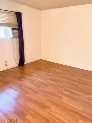 Photo #3: 2318291 Listing 