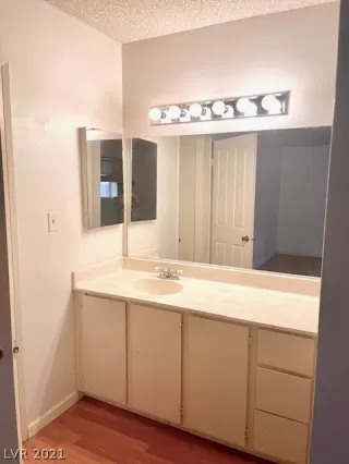 Photo #4: 2318291 Listing 