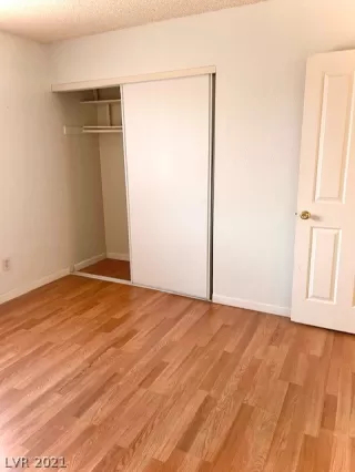 Photo #5: 2318291 Listing 