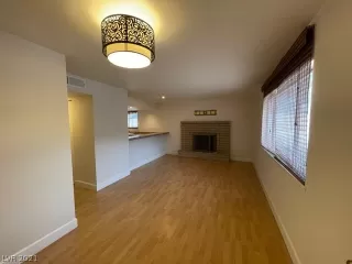 Photo #3: 2318294 Listing 