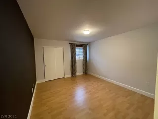 Photo #5: 2318294 Listing 