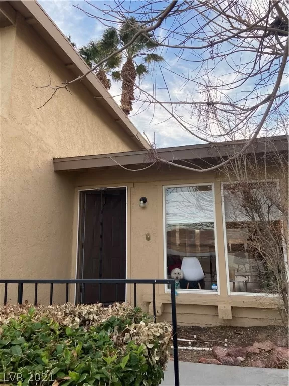 MLS: 2318301 Condo For Sale