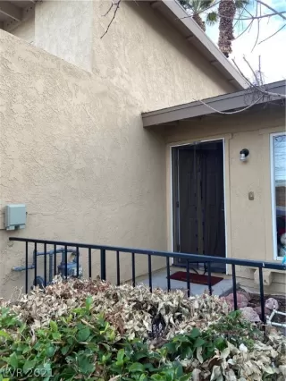 Photo #1: 2318301 Listing