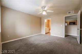 Photo #5: 2318312 Listing 