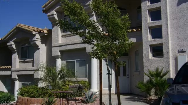 MLS: 2318321 Condo For Sale