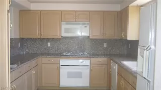 Photo #2: 2318321 Listing 