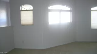 Photo #5: 2318321 Listing 