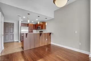 Photo #4: 2318324 Listing