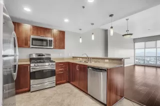 Photo #5: 2318324 Listing