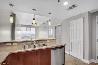 Photo #6: 2318324 Listing