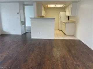 Photo #1: 2318334 Listing