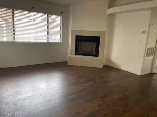 Photo #2: 2318334 Listing