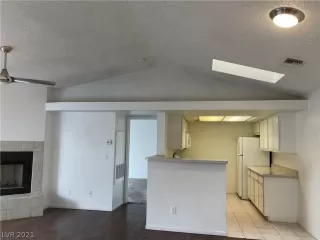 Photo #6: 2318334 Listing