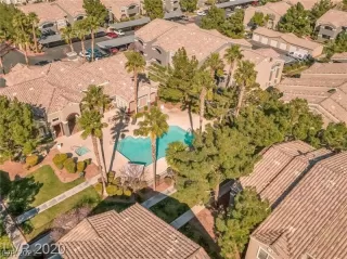 Photo #2: 2318395 Listing