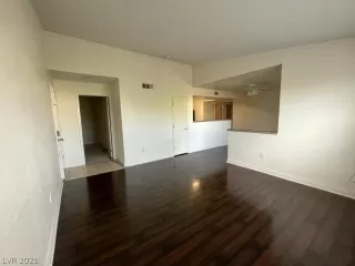 Photo #3: 2318395 Listing