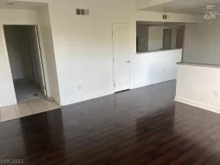 Photo #4: 2318395 Listing