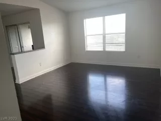 Photo #5: 2318395 Listing