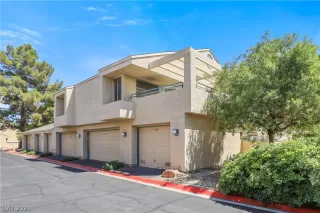 Photo #2: 2318404 Listing 