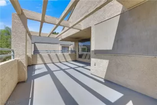 Photo #4: 2318404 Listing 