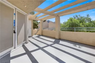 Photo #5: 2318404 Listing 