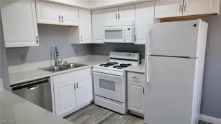 Photo #3: 2318414 Listing