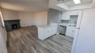 Photo #4: 2318414 Listing