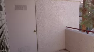 Photo #5: 2318469 Listing