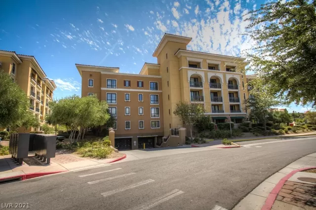 MLS: 2318472 Condo For Sale